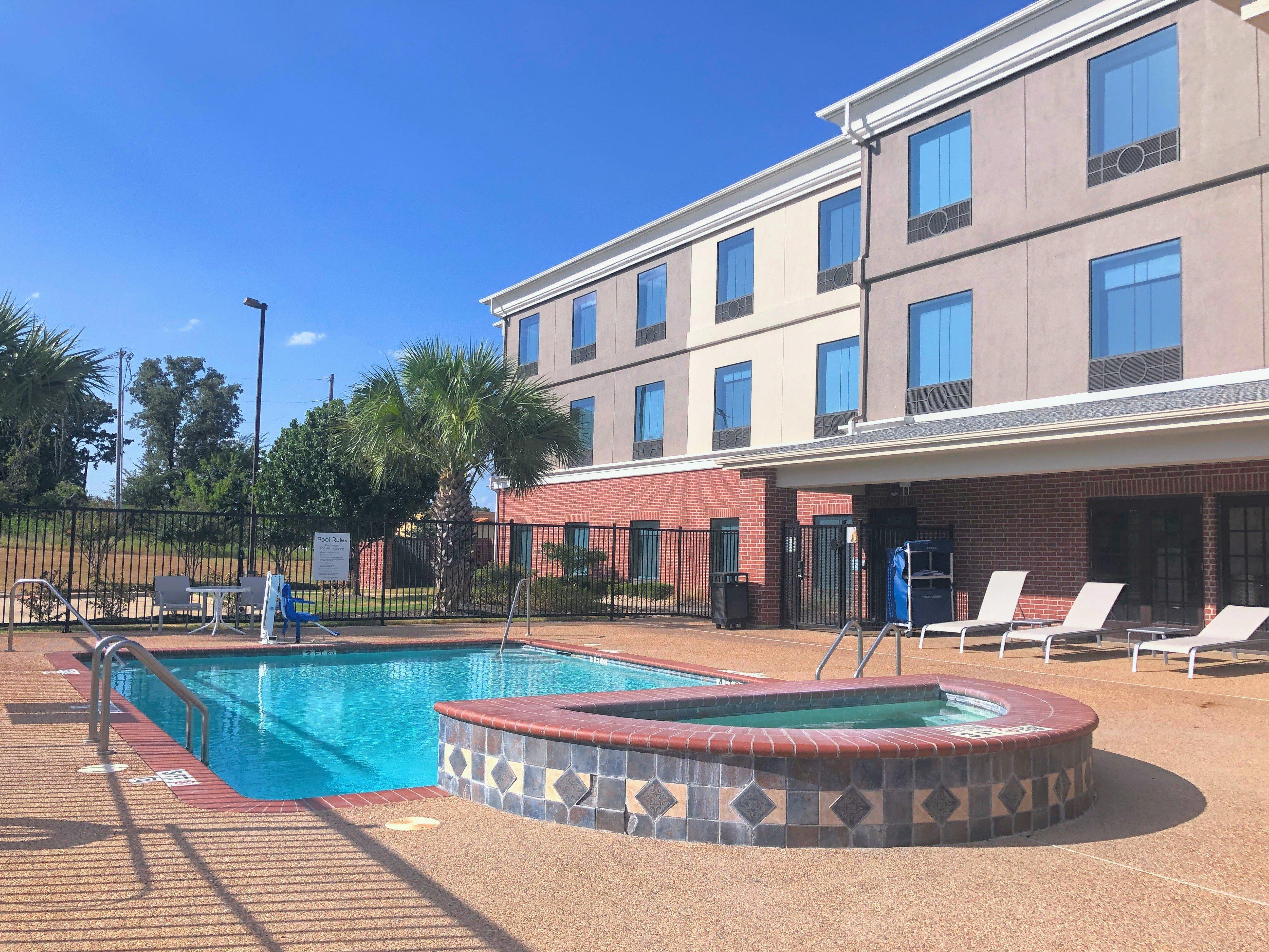 Holiday Inn Express Hotel & Suites Hearne, An Ihg Hotel Exterior photo